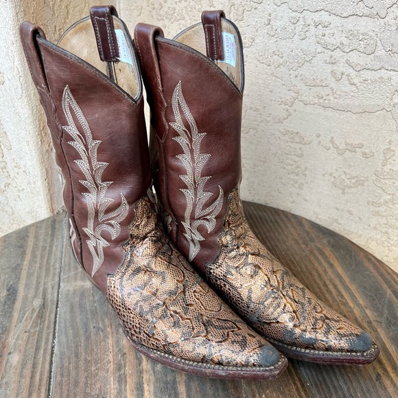 Brown Leather Western Cowboy Boots - Picture 5 of 8